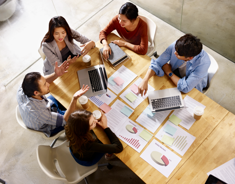 Visual guide to creating a sales playbook, featuring key elements like sales processes and team structure.